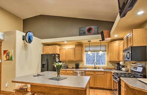 Beulah Cottage | Pet-friendly Home, 2 Mi to Crystal Lake!