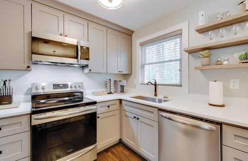 Church Street House | Pet-Friendly Home ~ 6 Mi to Downtown Atlanta!
