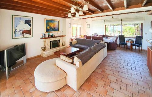Kato Diminio House | Pet Friendly Home In Kiato With Sauna