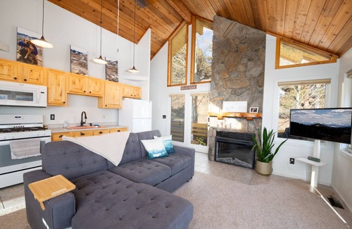 Guffey Cabin | Pet-friendly home in quintessential and quiet mountain town.