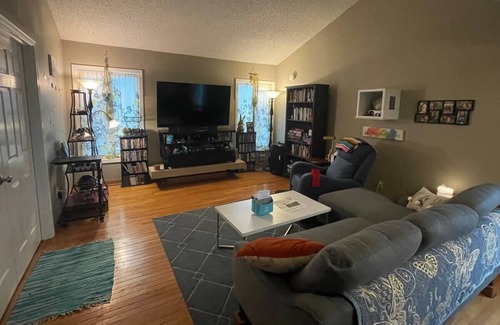 Turnagain House | Pet-Friendly Home w/Fenced Yard Near Airport, Downtown, & Trails