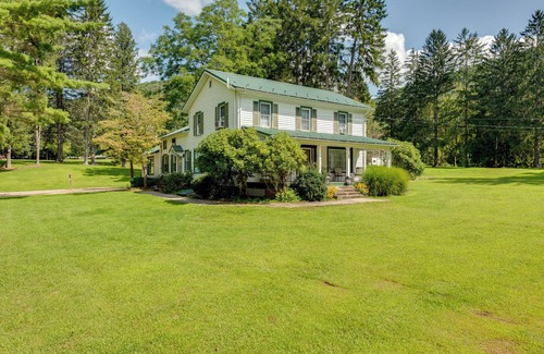 Hillsgrove Cottage | Pet-friendly Home w/Game Room in Hillsgrove!