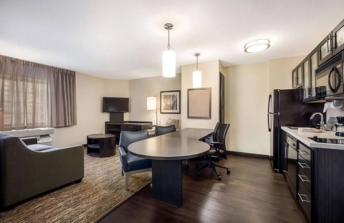 Salt Lake City Hotel | Pet-friendly Hotel! THREE 1BR Suite with Full Kitchens, Free Airport Shuttle!