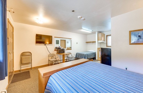 Cooper Landing Apartment | Pet-Friendly Kenai Lake Unit: Walk to the Water!