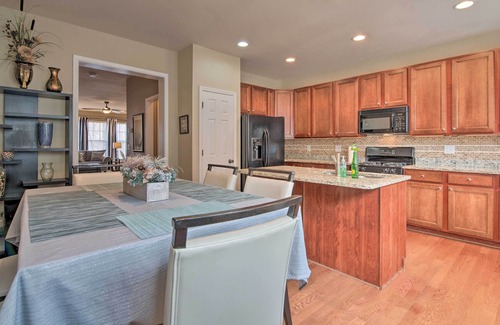 Town Center House | Pet-Friendly Kennesaw Townhome w/ Deck!