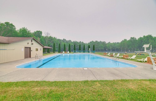 Greentown Cabin | Pet-Friendly Lake Ariel Cabin w/Pool, Near Skiing
