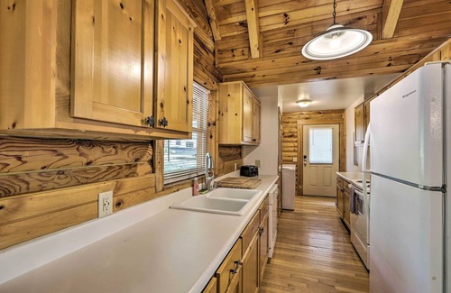 Lake Oconee Cabin | Pet-Friendly Lake Oconee Cabin w/Boat Dock!