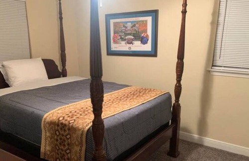 Deltona Lakes House | Pet Friendly Lakeside 4 Bedroom Home Disney Themed
