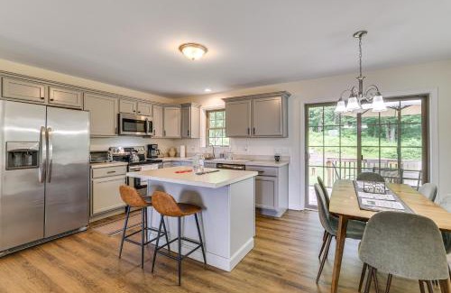 Gilman House | Pet-Friendly Lebanon House with Lake Access!