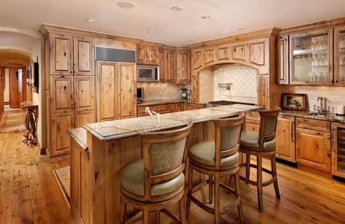 Aspen Condo | Pet Friendly & Luxurious 3 bedroom Aspen Condo