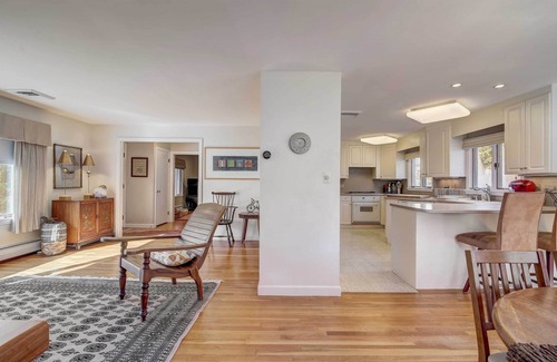 Marblehead House | Pet-Friendly Marblehead Home Near Preston Beach!