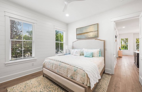 Lakeside at Blue Mountain Beach House | Pet Friendly New Build 2 Min from Beach - Must See