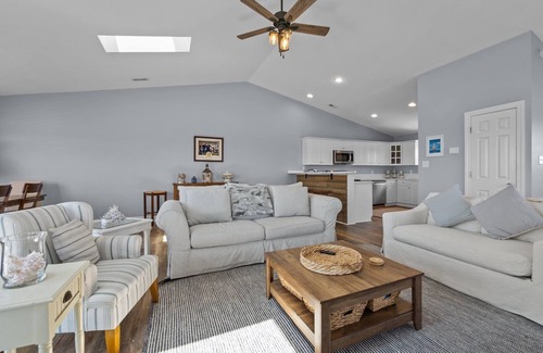 Atlantic Beach House | Pet Friendly Oceanside Duplex-Barefoot East