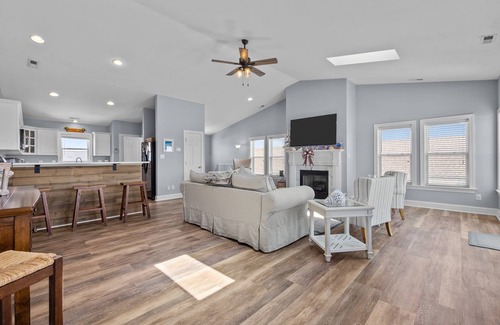 Atlantic Beach House | Pet Friendly Oceanside Duplex-Barefoot East