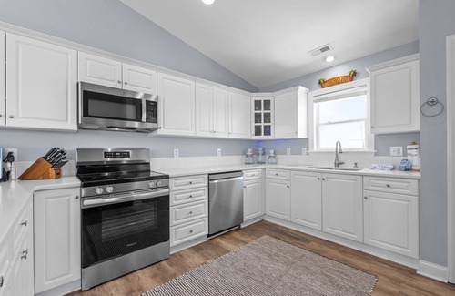 Atlantic Beach House | Pet Friendly Oceanside Duplex-Barefoot East