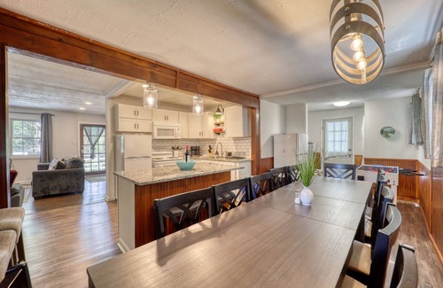 Boone House | Pet Friendly One Level 5-Bed/2-Bath Home with a Hot Tub, Deck/Fire Pits in Boone