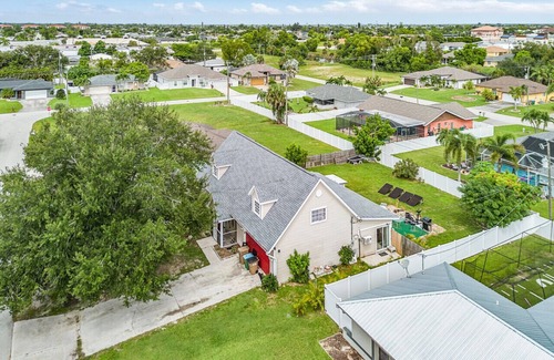 Fort Myers Apartment | Pet-Friendly Outdoor Space + Parking