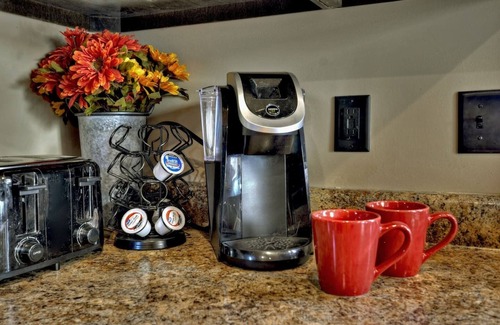 Eagle Mountain Cabin | Pet-Friendly Paradise: 3-Bedroom Cabin with Hot Tu