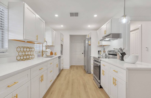 Bradenton House | Pet Friendly Paradise in Bradenton- Heated pool, Fully fenced yard