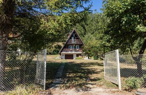 Central Serbia Ski Chalet | Pet-Friendly - Planinska Vikendica Međurečje