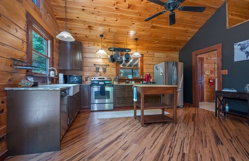 Union Mills Cabin | PET FRIENDLY, PRIVACY & SECLUSION in an awesome 2BR/1.5Bath Cabin just minutes from everywhere!