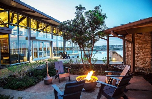 Lakeway Hotel | Pet-Friendly Property! Onsite Parking, Outdoor Pool Near Lakeway Country Club