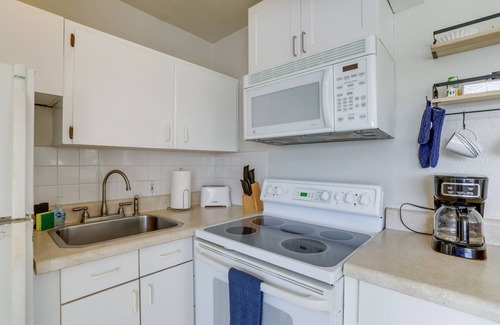 Sunset Reef Cottage | Pet-Friendly Redington Shores Home w/ On-Site Dock