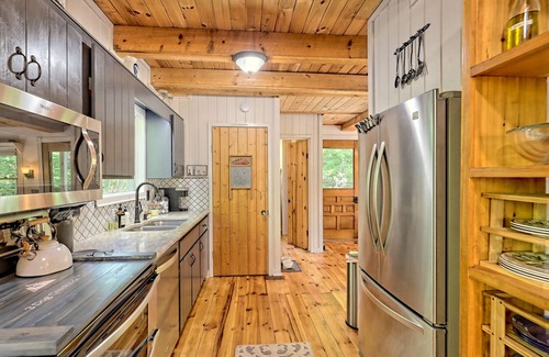 Murphy Other | Pet Friendly Renovated Farmhouse with a Serene Rushing Creek and a fenced yard!