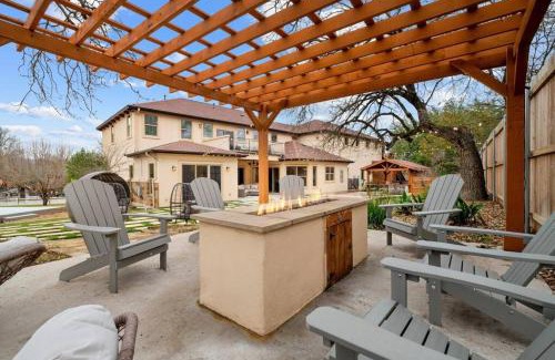 River Ridge House | Pet friendly Retreat in Austin with Pool-Backyard
