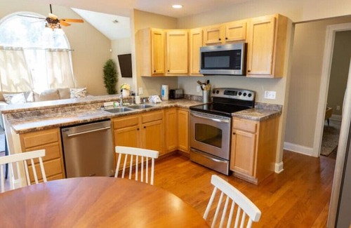 Asheville House | Pet-Friendly Retreat Game Room, Hot Tub, Netflix, 1 GB WiFi