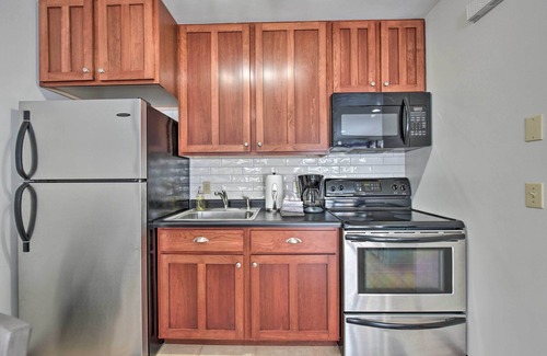 Wabasha Apartment | Pet-Friendly Retreat w/Deck: Steps to Marina!