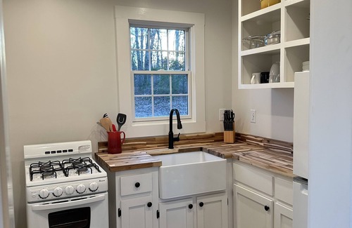 Ridge House | Pet-Friendly Romantic Cottage on Working Farm
