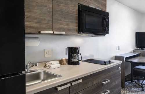 Idaho Falls Hotel | Pet-Friendly Room Ideal for Family Adventures Near Idaho Falls Zoo