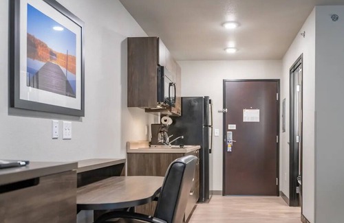 Idaho Falls Hotel | Pet-Friendly Room Ideal for Family Adventures Near Idaho Falls Zoo