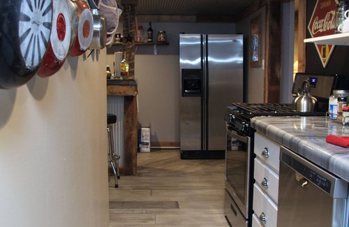 High Ridge Apartment | Pet Friendly, Scenic, Eureka, St Louis, Nurse, Insurance, Contractor spec. rates