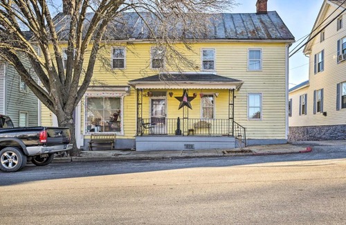 Sharpsburg House | Pet-Friendly Sharpsburg Home - Fenced-In Yard