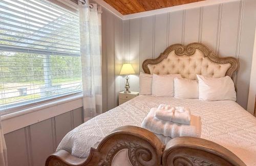 St. George Island House | Pet Friendly Sleeps 9 Golf Cart Hot Tub - Weekly Discounts