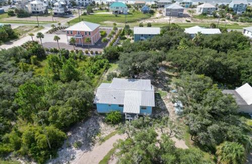 St. George Island House | Pet Friendly Sleeps 9 Golf Cart Hot Tub - Weekly Discounts