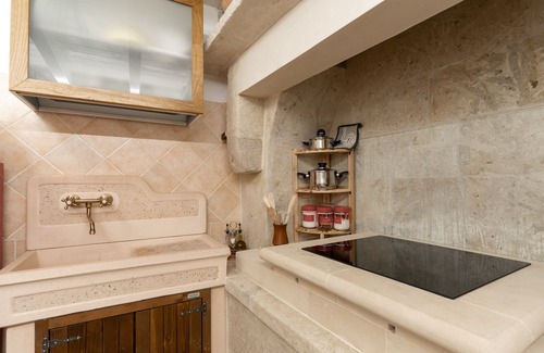 Cannole Apartment | Pet-Friendly Studio Apartment Domus Cristina - Tredomus with Shared Garden