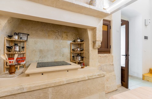 Cannole Apartment | Pet-Friendly Studio Apartment Domus Cristina - Tredomus with Shared Garden