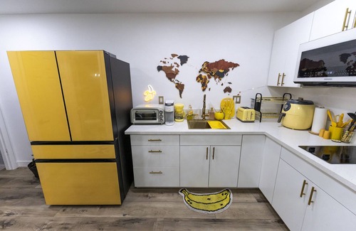 Las Vegas House | Pet Friendly! The Banana Bungalow