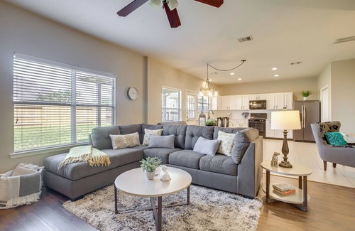 Tomball Cottage | Pet-friendly Tomball Home ~ 8 Mi to Burroughs Park