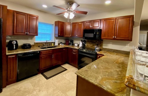 Fort Walton Beach House | Pet-Friendly 3BR Home, Sleeps 8 – Near Beaches & Destin - Emerald Sand Dollar