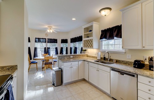 Hilton Head Island House | Pet Friendly! Available Wonderful Luxury 4 BR House Bikes & Beach Gear included