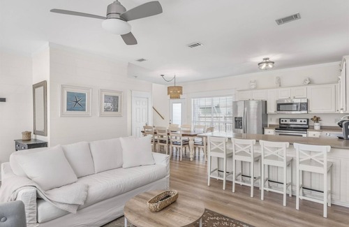 Santa Rosa Beach House | Pet Friendly - Walking distance to beach, Golf Cart/Option, 3 Bikes `The Turquoise Turtle`