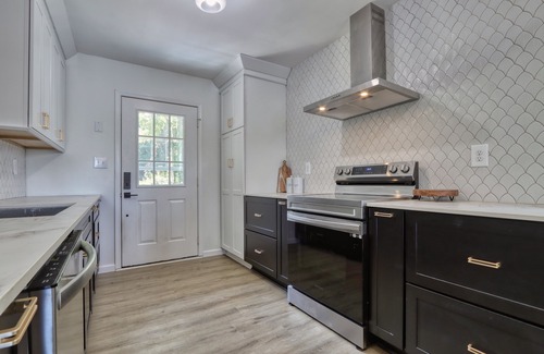 Cross Hill House | Pet friendly, west facing, Waterside Retreat on Lake Greenwood, SC