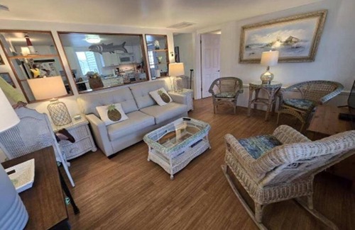 North Beach Haven House | Pet Friendly. WiFi. Beach Badges. Beach Chairs. Balcony. Bayview.