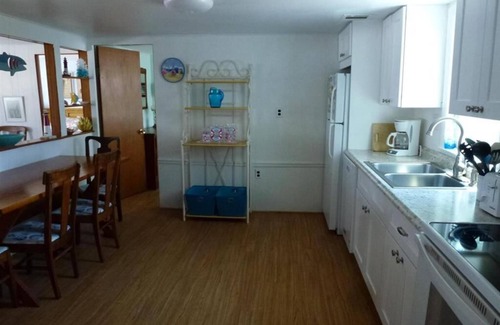North Beach Haven House | Pet Friendly. WiFi. Beach Badges. Beach Chairs. Balcony. Bayview.