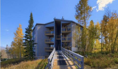 Wildernest House | Pet Friendly With A Fireplace A Pool Near Mountain Biking And Skiing