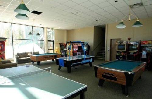 Wildernest House | Pet Friendly With A Fireplace A Pool Near Mountain Biking And Skiing